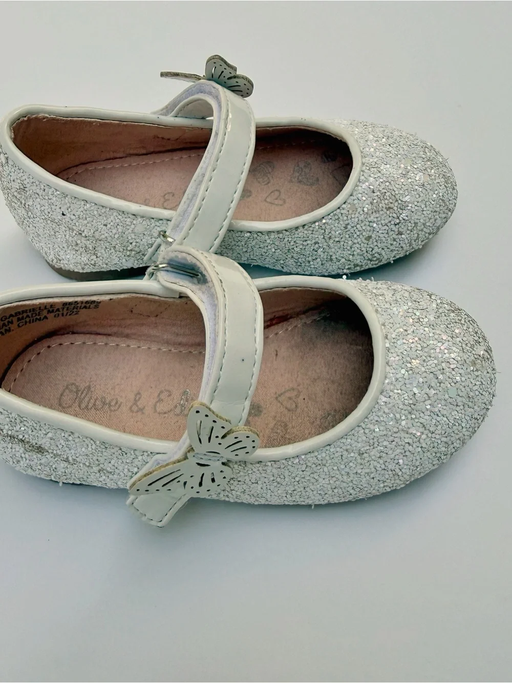 Olive & Edie Gabrielle Glitter Mary Jane Flats Girl’s Size 6 Ivory Dress Shoes